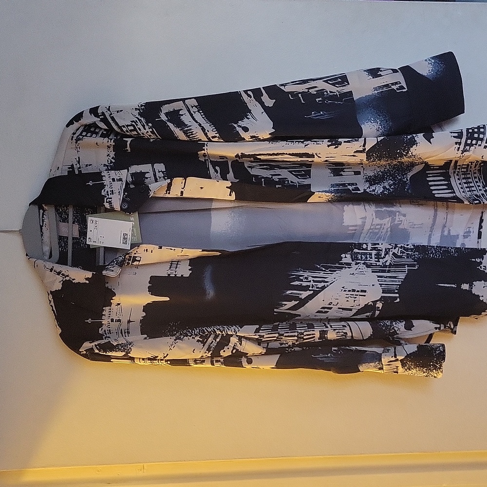 Zara Black and Cream blouse with city views Size S P